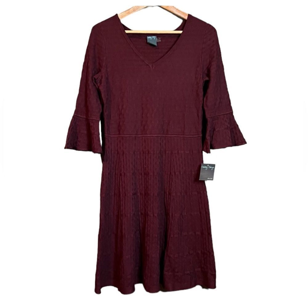 NWT! Gabby Skye v neck knitted maroon dress